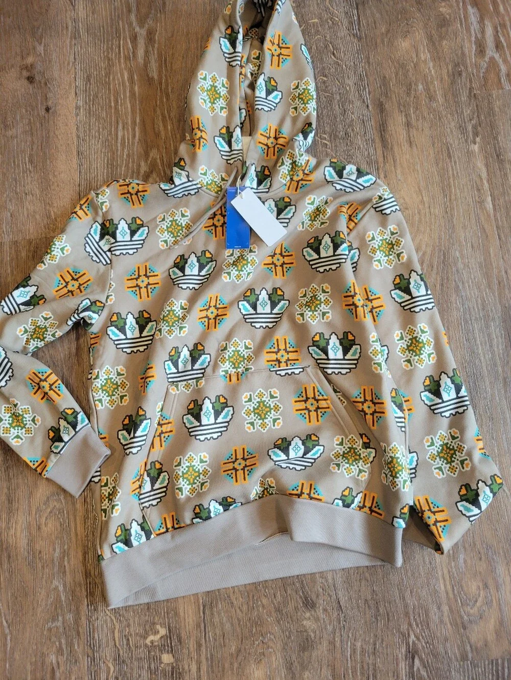 NWT Mens (M) Adidas TriFoil Hoodie Sweatshirt With Pockets